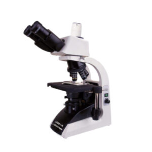 Microscópio Trinocular Plano Biológico Planacromáticas L3000 em laboratório